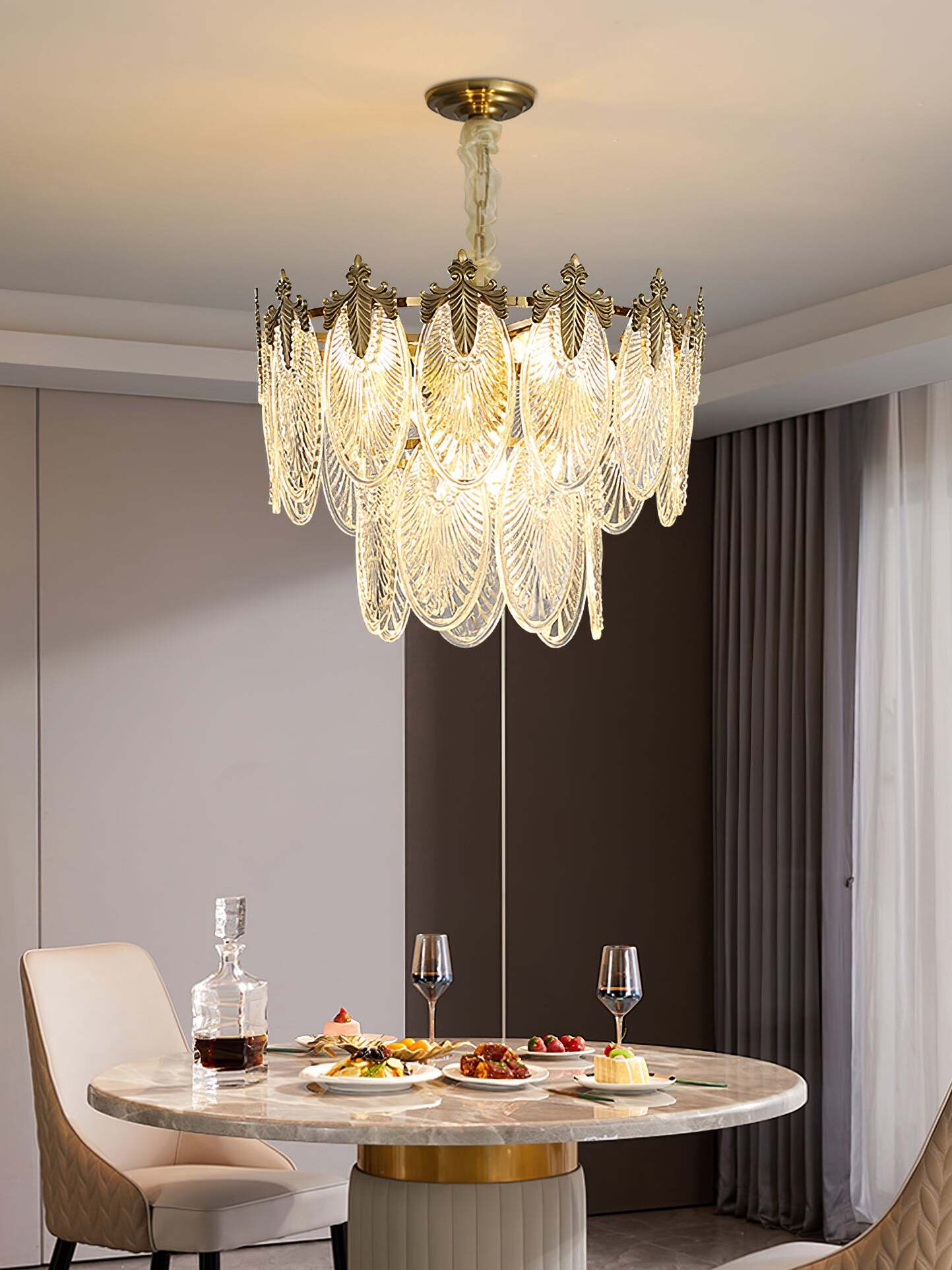 真鍮の葉のシャンデリア