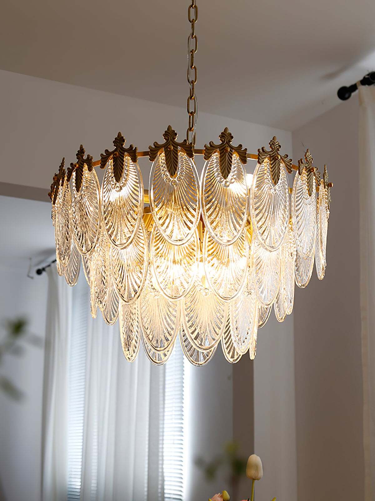 真鍮の葉のシャンデリア