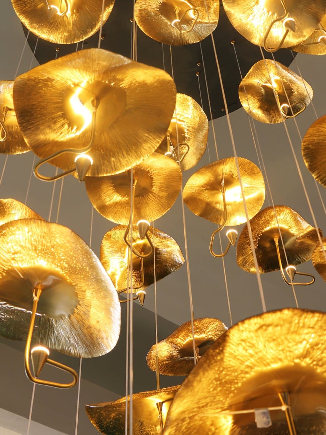 葉っぱシャンデリア リーフデザイン クリスタル シャンデリア モダンガラス 5灯 Leaves